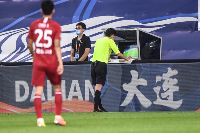 足协裁判评议：铜梁龙2-3国安3例判罚均无错判